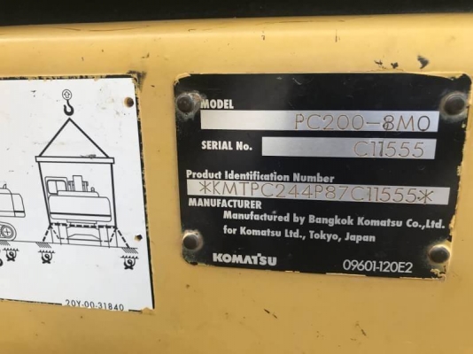 KOMATSU PC 200-8MO
