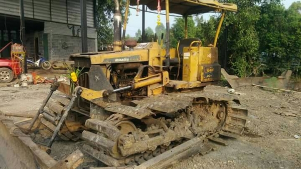 แทรคเตอร์ KOMATSU D20PL-5 โช่บูชดี เครื่องปั้มทำงานดี อยู่นครนายก ราคา75,000บ. สนใจ 0835601591 หรือ 0903494058 แทรคเตอร์ KOMATSU D20PL-5 โช่บูชดี เครื่องปั้มทำงานดี อยู่นครนายก ราคา75,000บ. สนใจ 0835601591 หรือ 0903494058