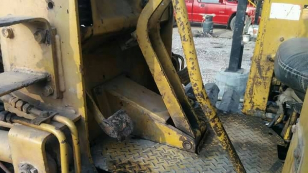 แทรคเตอร์ KOMATSU D20PL-5 โช่บูชดี เครื่องปั้มทำงานดี อยู่นครนายก ราคา75,000บ. สนใจ 0835601591 หรือ 0903494058 แทรคเตอร์ KOMATSU D20PL-5 โช่บูชดี เครื่องปั้มทำงานดี อยู่นครนายก ราคา75,000บ. สนใจ 0835601591 หรือ 0903494058