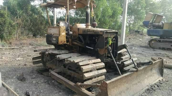 แทรคเตอร์ KOMATSU D20PL-5 โช่บูชดี เครื่องปั้มทำงานดี อยู่นครนายก ราคา75,000บ. สนใจ 0835601591 หรือ 0903494058 แทรคเตอร์ KOMATSU D20PL-5 โช่บูชดี เครื่องปั้มทำงานดี อยู่นครนายก ราคา75,000บ. สนใจ 0835601591 หรือ 0903494058