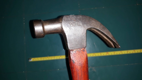 ขายค้อน 16OZ. PLUMB MADE IN USA.เก่าเหล็กมันเงามือสองสวยงาม ขายค้อน 16OZ. PLUMB MADE IN USA.เก่าเหล็กมันเงามือสองสวยงาม