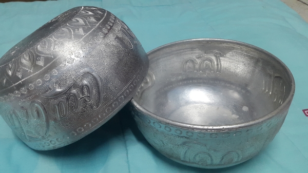 ขันโค้ก มี 2 ใบ งานเก่าเหมาะสะสม 600 พร้อมส่ง 0898217996