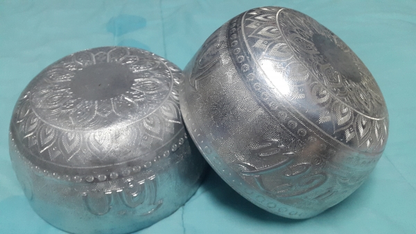 ขันโค้ก มี 2 ใบ งานเก่าเหมาะสะสม 600 พร้อมส่ง 0898217996