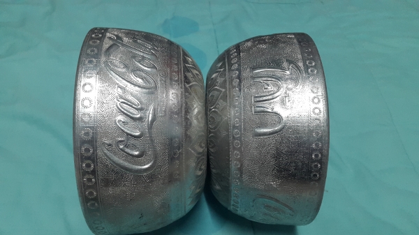 ขันโค้ก มี 2 ใบ งานเก่าเหมาะสะสม 600 พร้อมส่ง 0898217996