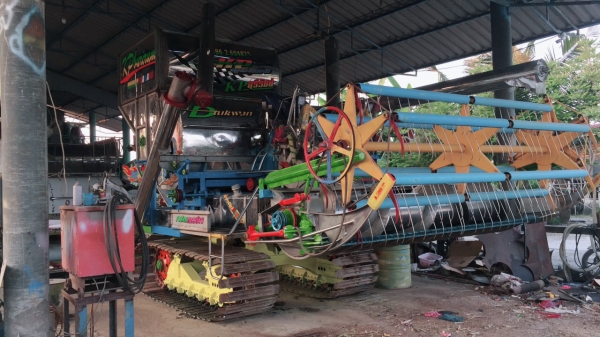 ขายรถเกี่ยวข้าว