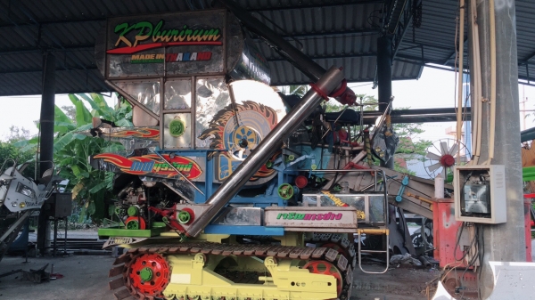 ขายรถเกี่ยวข้าว