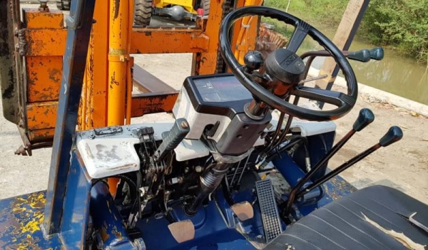 ขายด่วน185,000รถยกดีเซลTOYOTA5FD25ยก2.5ตันเสาสูง3เมตรยางหน้าคู้ยกจริงได้ถึง2.7ตันรถนอกนำเข้ายังไม่เคยใช้งานในเมืองไทยเลย