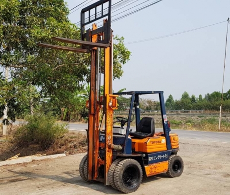 ขายด่วน185,000รถยกดีเซลTOYOTA5FD25ยก2.5ตันเสาสูง3เมตรยางหน้าคู้ยกจริงได้ถึง2.7ตันรถนอกนำเข้ายังไม่เคยใช้งานในเมืองไทยเลย