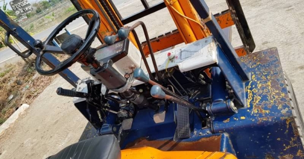 ขายด่วน185,000รถยกดีเซลTOYOTA5FD25ยก2.5ตันเสาสูง3เมตรยางหน้าคู้ยกจริงได้ถึง2.7ตันรถนอกนำเข้ายังไม่เคยใช้งานในเมืองไทยเลย