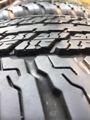 ยาง Yokohama 265 65 17 ปี16 ดอกเต็ม ไม่มีปะ เนื้อนิ่มๆ ใช้ยาว ราคาไม่แพง