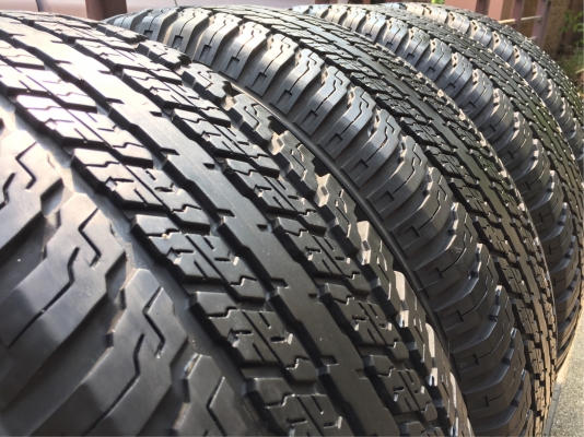 ยาง Yokohama 265 65 17 ปี16 ดอกเต็ม ไม่มีปะ เนื้อนิ่มๆ ใช้ยาว ราคาไม่แพง