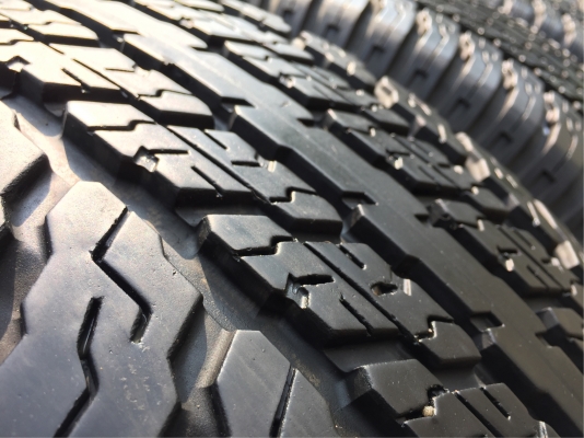 ยาง Yokohama 265 65 17 ปี16 ดอกเต็ม ไม่มีปะ เนื้อนิ่มๆ ใช้ยาว ราคาไม่แพง