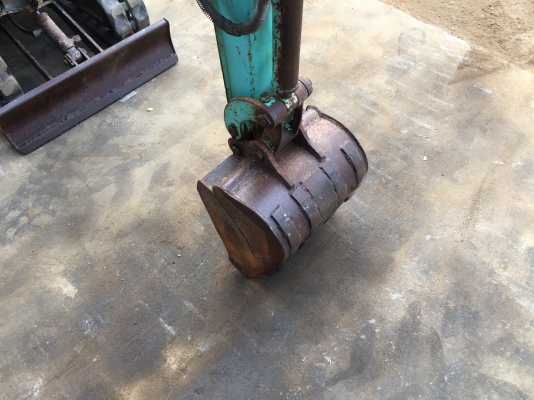 ขายรถขุดจิ๋ว เก่าญี่ปุ่น ขึ้นท้ายรถบิ๊กอัพได้ ยี่ห่อYANMAR B05 เครื่องยนต์ 1 สูบ (ดีเซล)