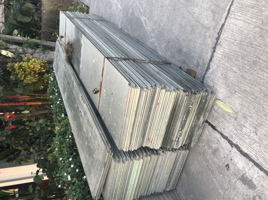 ขายเเผ่นโล