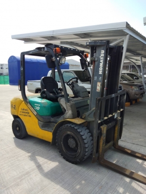 +++ ขายโฟล์คลิฟท์  KOMATSU FD30-16  ขนาด  3  ตัน  เครื่องยนต์ดีเซล  เสา 3  เมตร  ยางตัน  (รุ่นใหม่) ครับ