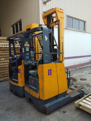 +++ ขายรถไฟฟ้านั่งข้าง  1.5  ตัน  เสา  7  เมตร  3 ท่อนครับ