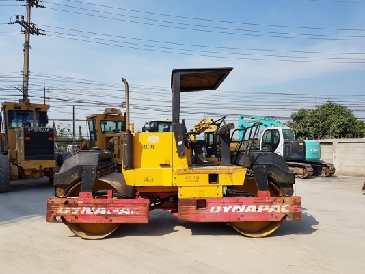 ขายรถบดอัดสั่นสะเทือน DYNAPAC CC211 น้ำหนัก 7 ตัน นำเข้าจาก USA ไม่เคยใช้งานในไทย สภาพเดิมๆ เอกสารครบ ขายรถบดอัดสั่นสะเทือน DYNAPAC CC211 น้ำหนัก 7 ตัน นำเข้าจาก USA ไม่เคยใช้งานในไทย สภาพเดิมๆ เอกสารครบ