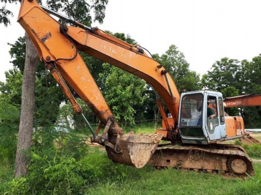 ขาย 355,000 บาท HITACHI EX200-2 (SUPER) เครื่องดี ปั้มแรง โช่หนา เอวแน่น เอกสารเล่มทะเบียน   รถอยู่ สุรินทร์ โทร 0610710295