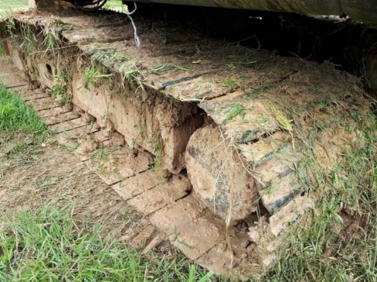 ขาย 355,000 บาท HITACHI EX200-2 (SUPER) เครื่องดี ปั้มแรง โช่หนา เอวแน่น เอกสารเล่มทะเบียน   รถอยู่ สุรินทร์ โทร 0610710295