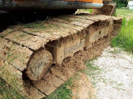 ขาย 355,000 บาท HITACHI EX200-2 (SUPER) เครื่องดี ปั้มแรง โช่หนา เอวแน่น เอกสารเล่มทะเบียน   รถอยู่ สุรินทร์ โทร 0610710295