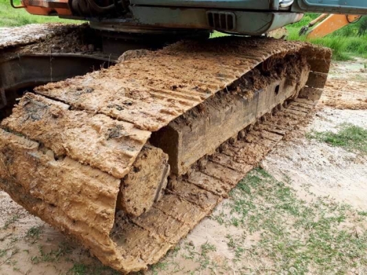 ขาย 515,000 บาท HITACHI EX200-3 (SUPER) เครื่องดี ปั้มแรง โช่หนา เอวแน่น เอกสารชื้อขาย  รถอยู่ สุรินทร์ โทร 0610710295