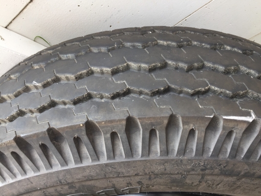 ขายยาง 10.00R20 ขายยาง 10.00R20