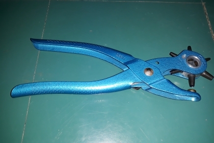 ขายคีมเจาะหนังตราตา MADE IN GERMANY.ใหม่เก่าเก็บ