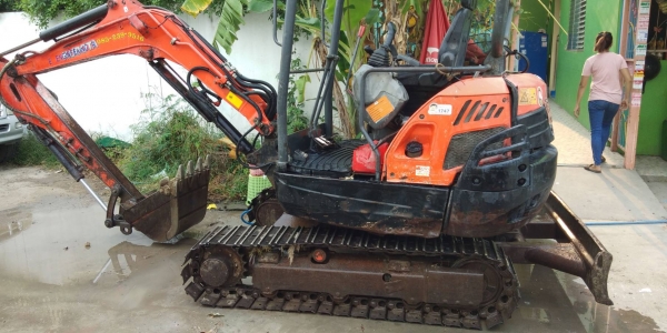 ขายรถแบ็คโฮ  KUBOTA รุ่น pc 30 สภาพดีมาก  ใช้งานได้ดี  ราคา 330,000  ติดต่อ คุณที โทร:  085-239-9516  โทร: 095-354-6616  Line  Id: teepunya
