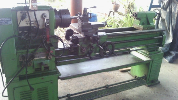 เครื่องกลึง 6 ฟุต ต้าชิง 3 เพลา เกียร์บล็อก อุปกรณ์พร้อมใช้งาน 85,000