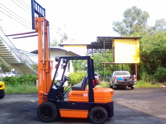 ขายรถยกโฟร์คลิฟท์ยี่ห้อ TOYOTA5FD25 ดีเซล เสาสูง 4 เมตร