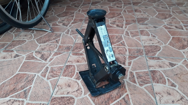 แม่แรง Benz W168