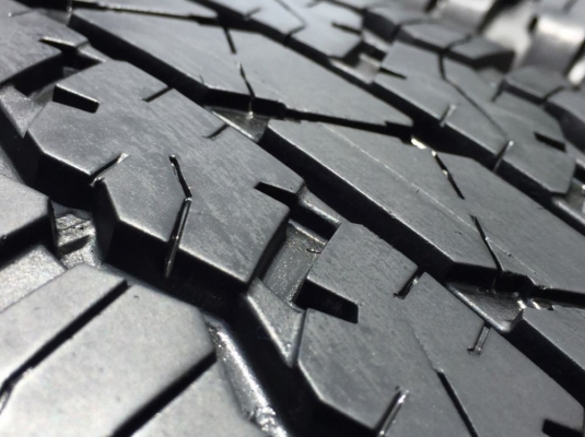 ยาง Bridgestone 265 65 17 กลางปี16 ดอกเต็ม ใช้ยาว ราคาไม่แพง