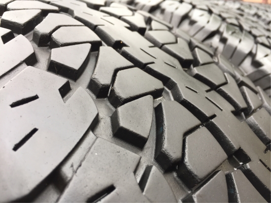 ยาง Firestone ดอกAT 265 65 17 ปลายปี16 ดอกเต็ม ใช้ยาว ราคาไม่แพง