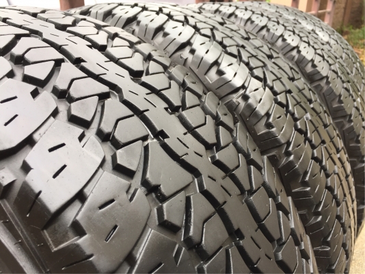 ยาง Firestone ดอกAT 265 65 17 ปลายปี16 ดอกเต็ม ใช้ยาว ราคาไม่แพง