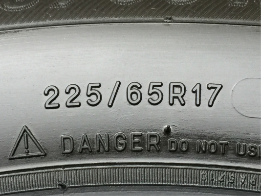 ยาง Michelin 225 65 17 ปี17 ดอกเต็ม เนื้อนิ่มๆใช้ยาว ราคาไม่แพง