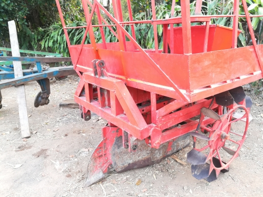 ขายเครื่องปลูกอ้อยสภาพสวย ขายเครื่องปลูกอ้อยสภาพสวย