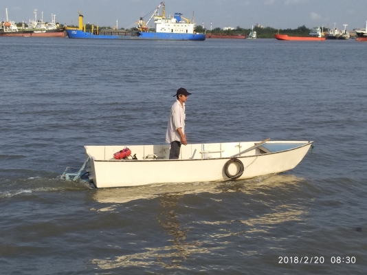 เรือ 15 ฟุตพร้อมเครื่อง