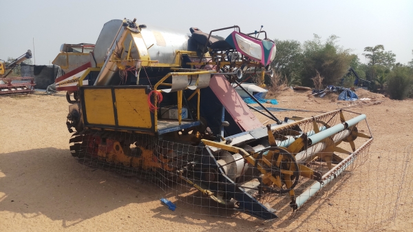 รถเกี่ยว เครื่องอีซูซุ  175 แรง  เดิน 7 ปั้ม 22  ทำงานปกติ  280,000