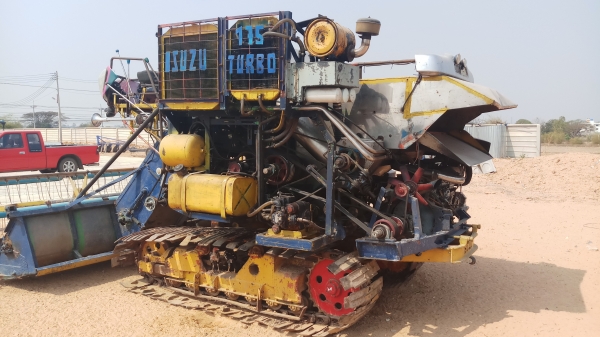 รถเกี่ยว เครื่องอีซูซุ  175 แรง  เดิน 7 ปั้ม 22  ทำงานปกติ  280,000