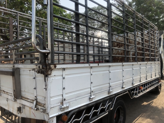 ขาย6ล้อIsuzu FRR210แรงปี56ยูโร3กระบะคาร์โก้คอกแป็ปอย่างดี ยาว5.70เมตร