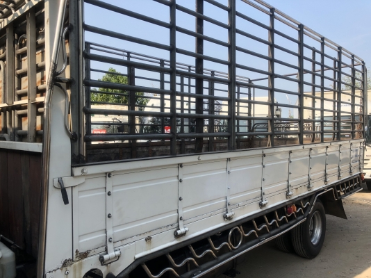 ขาย6ล้อIsuzu FRR210แรงปี56ยูโร3กระบะคาร์โก้คอกแป็ปอย่างดี ยาว5.70เมตร