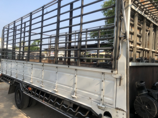 ขาย6ล้อIsuzu FRR210แรงปี56ยูโร3กระบะคาร์โก้คอกแป็ปอย่างดี ยาว5.70เมตร