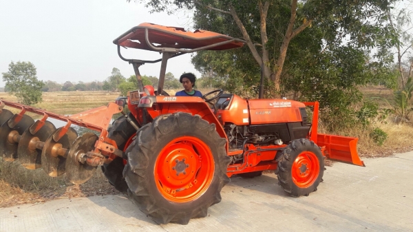 ขายรถไถL4508DTสภาพพร้อมลุยงานมาพร้อมอุปกร3ชิ้นดันหน้า+ผานหลัง+โรตารี่ ขายรถไถL4508DTสภาพพร้อมลุยงานมาพร้อมอุปกร3ชิ้นดันหน้า+ผานหลัง+โรตารี่