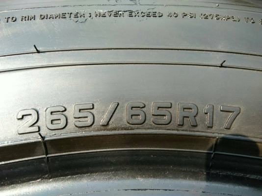 ขายยาง 265/65R17 DUNLOP ปี16 ดอกยางหนาสวยสดเท่ากันไม่ร้าวไม่มีปะ สภาพ90\% ชุดละ 5800 บาท ขายยาง 265/65R17 DUNLOP ปี16 ดอกยางหนาสวยสดเท่ากันไม่ร้าวไม่มีปะ สภาพ90\% ชุดละ 5800 บาท