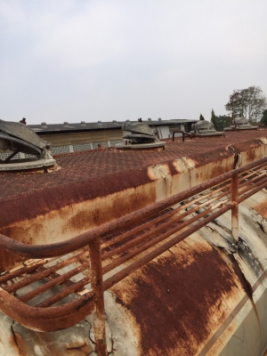 ถังนำ้มันเก่า ตามสภาพ เอาไปเก็บสี เช็คผุไม่เยอะครับ