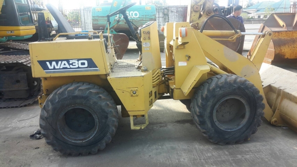 รถตักโคมัตสุ WA 30-1 เก่านอกราคา 400,000 สภาพสวยพร้อมใช้งาน รถ กทม.