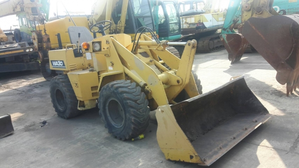 รถตักโคมัตสุ WA 30-1 เก่านอกราคา 400,000 สภาพสวยพร้อมใช้งาน รถ กทม.