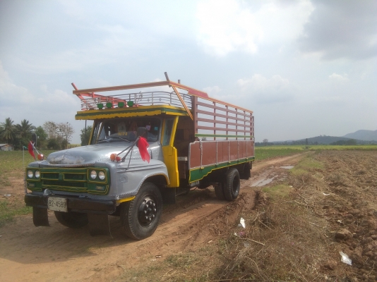 ขายรถหกล้อหัวยาวงามๆTXD145แรง กะบะพื้นเหล็กปูทับไม้เสาลูกตั้งรั้วเป็นเหล็กหมดพร้อมใช้งานวิ่งไม่ยูคาก็วิ่งอ้อยก็ดีครับยางสวยทุกเส่นคัชซีดีไม่หักไม่ดาม(สนใจซื้อส่งได้เน้นโทร081-0118032ต้น)