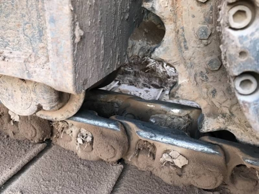 ขาย 895,000 บาท HYUNDAI  ROBEX210-T ทำงาน 8,476 ชม เครื่องดี ปั้มแรง ไฟฟ้าครบ โซ่หนา เอวแน่น เอกสารเล่มทะเบียน  รถอยู่ ขอนแก่น โทร 0610710295