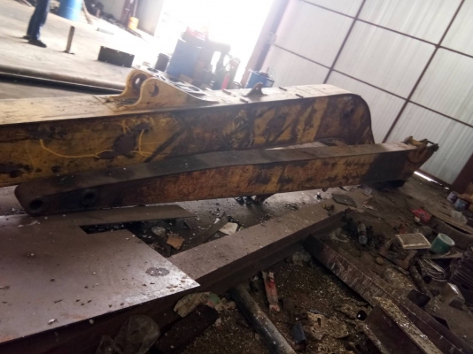 ขออนุญาตขายบูมยาว16m kobelco200 มากทรี ทำงานเหล็กแล้วยังไม่ได้ทำสี ตามสภาพราคา 185000บาทถ้าทำสีใส่แป็บไฮดอริกให้พร้อมใช้งานราคา 255000บาทครับผม สนใจติดต่อช่างดำ 0853224877 0988930465 ไอดีไลน์ 0853224877 ครับผม